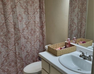 501 W 26th St - Photo Thumbnail 5