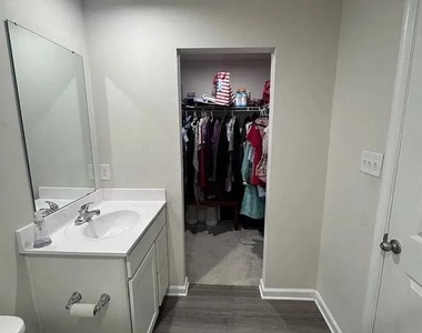 39 F Parsons Boulevard - Photo Thumbnail 11