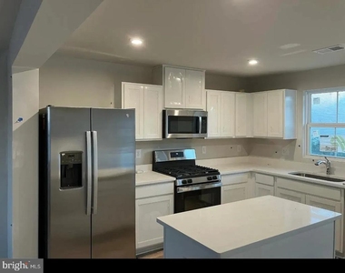39 F Parsons Boulevard - Photo Thumbnail 5