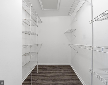 303 Oswego Court - Photo Thumbnail 22
