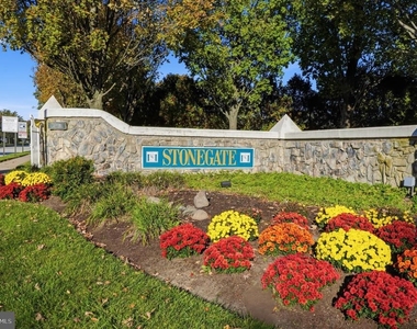 303 Oswego Court - Photo Thumbnail 25