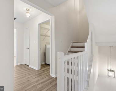 303 Oswego Court - Photo Thumbnail 12