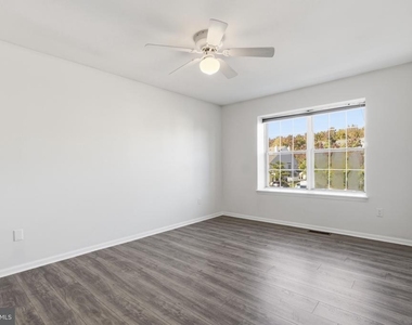 303 Oswego Court - Photo Thumbnail 17