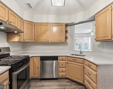 303 Oswego Court - Photo Thumbnail 9