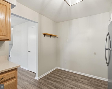 303 Oswego Court - Photo Thumbnail 11