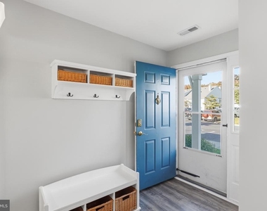 303 Oswego Court - Photo Thumbnail 3