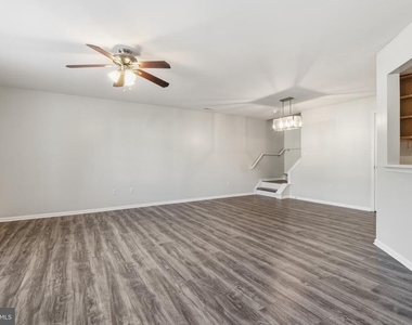 303 Oswego Court - Photo Thumbnail 5