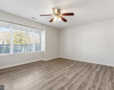 303 Oswego Court - Photo Thumbnail 7