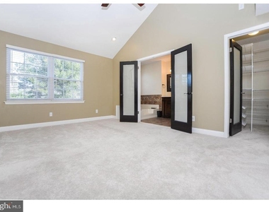102 Hazelwood Lane - Photo Thumbnail 12