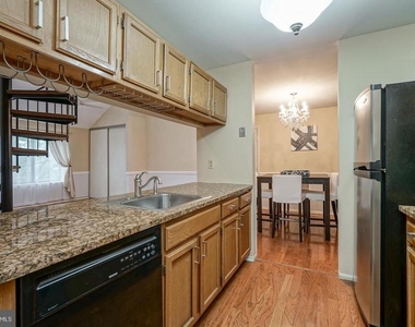 2719 Sussex Court - Photo Thumbnail 12