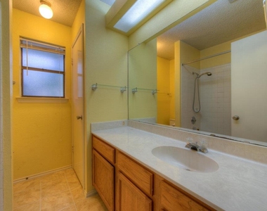 7016 Riverton Dr - Photo Thumbnail 22