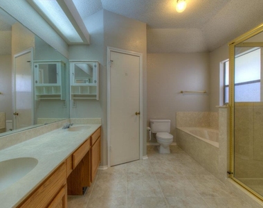 7016 Riverton Dr - Photo Thumbnail 17