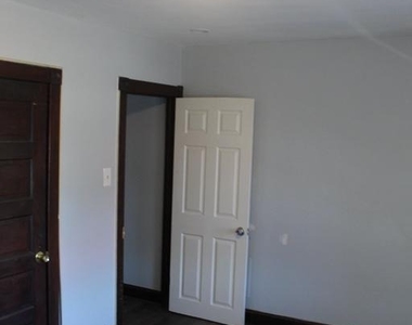 221 W Howard Street - Photo Thumbnail 17
