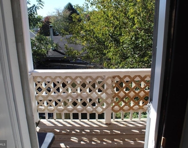 221 W Howard Street - Photo Thumbnail 14