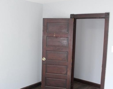 221 W Howard Street - Photo Thumbnail 21
