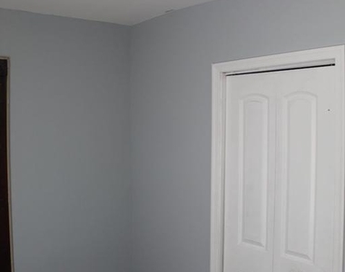 221 W Howard Street - Photo Thumbnail 15