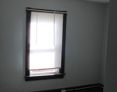 221 W Howard Street - Photo Thumbnail 16