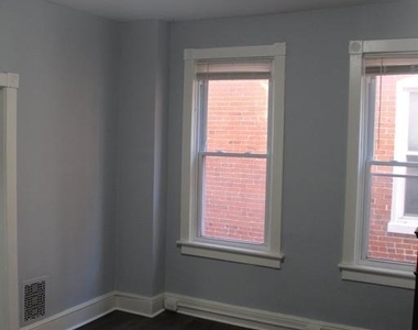 221 W Howard Street - Photo Thumbnail 8