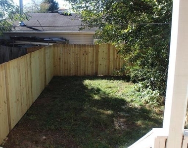 221 W Howard Street - Photo Thumbnail 24