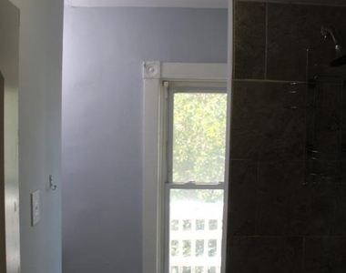 221 W Howard Street - Photo Thumbnail 12