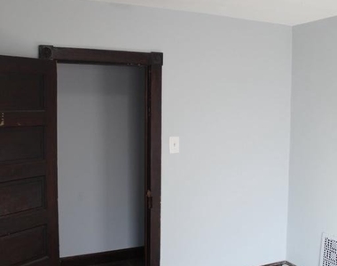221 W Howard Street - Photo Thumbnail 20
