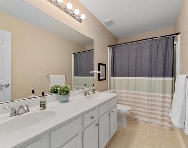 1404 Hunter Ace Way - Photo Thumbnail 24