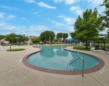 1404 Hunter Ace Way - Photo Thumbnail 31