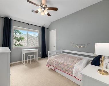 1404 Hunter Ace Way - Photo Thumbnail 25
