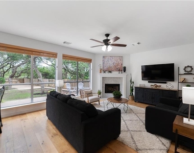 1404 Hunter Ace Way - Photo Thumbnail 6