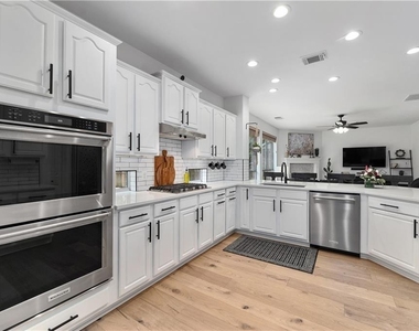 1404 Hunter Ace Way - Photo Thumbnail 10