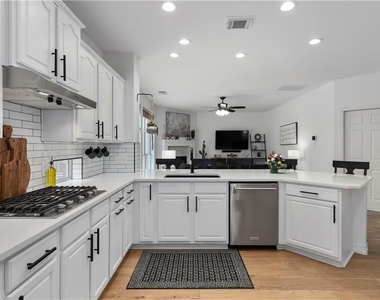 1404 Hunter Ace Way - Photo Thumbnail 9