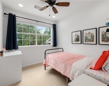 1404 Hunter Ace Way - Photo Thumbnail 21