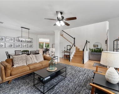 1404 Hunter Ace Way - Photo Thumbnail 5