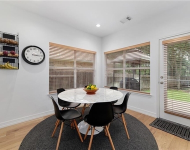 1404 Hunter Ace Way - Photo Thumbnail 12