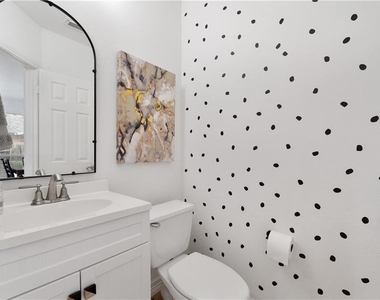 1404 Hunter Ace Way - Photo Thumbnail 26