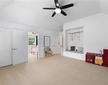 1404 Hunter Ace Way - Photo Thumbnail 19