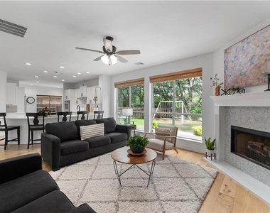1404 Hunter Ace Way - Photo Thumbnail 7
