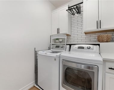 1404 Hunter Ace Way - Photo Thumbnail 27
