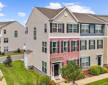 102 Sophie Lane - Photo Thumbnail 3