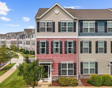 102 Sophie Lane - Photo Thumbnail 2