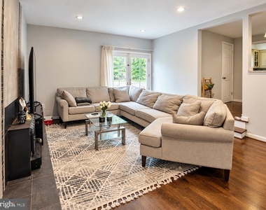 9109 Friar Road - Photo Thumbnail 9