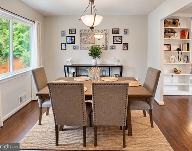 9109 Friar Road - Photo Thumbnail 5