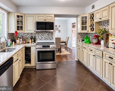 9109 Friar Road - Photo Thumbnail 6