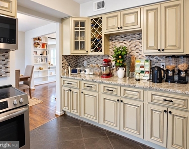 9109 Friar Road - Photo Thumbnail 7