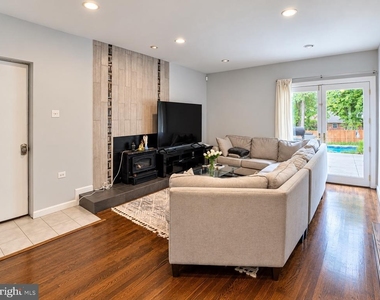 9109 Friar Road - Photo Thumbnail 8