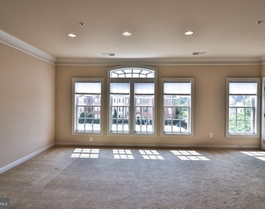 631 Kingfisher Avenue - Photo Thumbnail 5