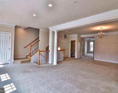 631 Kingfisher Avenue - Photo Thumbnail 6