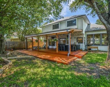 1104 Crestview St - Photo Thumbnail 19