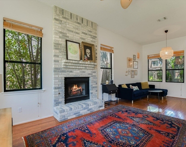 1104 Crestview St - Photo Thumbnail 3