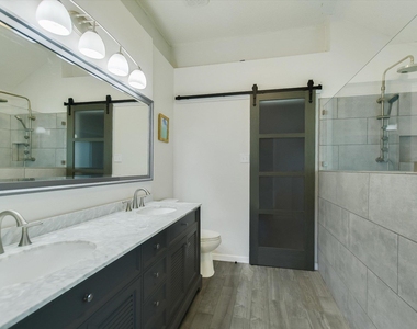 1104 Crestview St - Photo Thumbnail 11